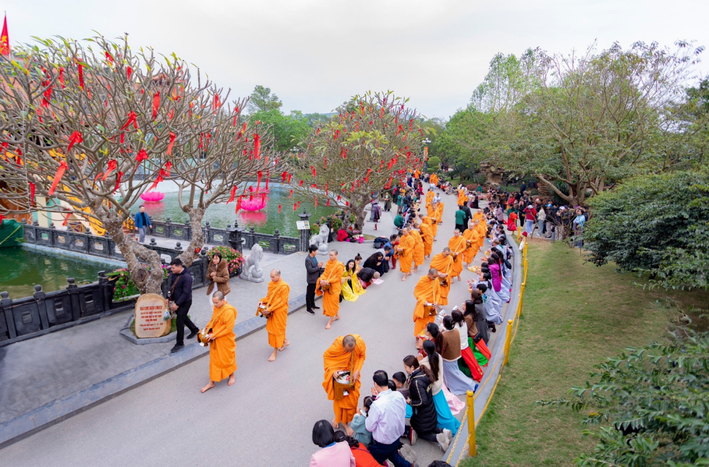 Chùa Ba Vàng: Đàn lễ Dược Sư cầu an xuân Giáp Thìn và hoạt động an sinh xã hội - 0