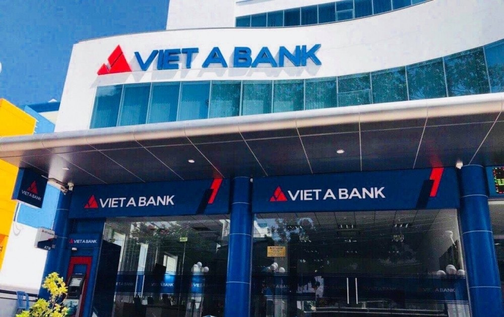 VietABank: Lợi nhuận năm 2023 sụt giảm, mối nguy từ nợ dưới tiêu chuẩn tăng gấp 40 lần và cổ phiếu trượt giá -0
