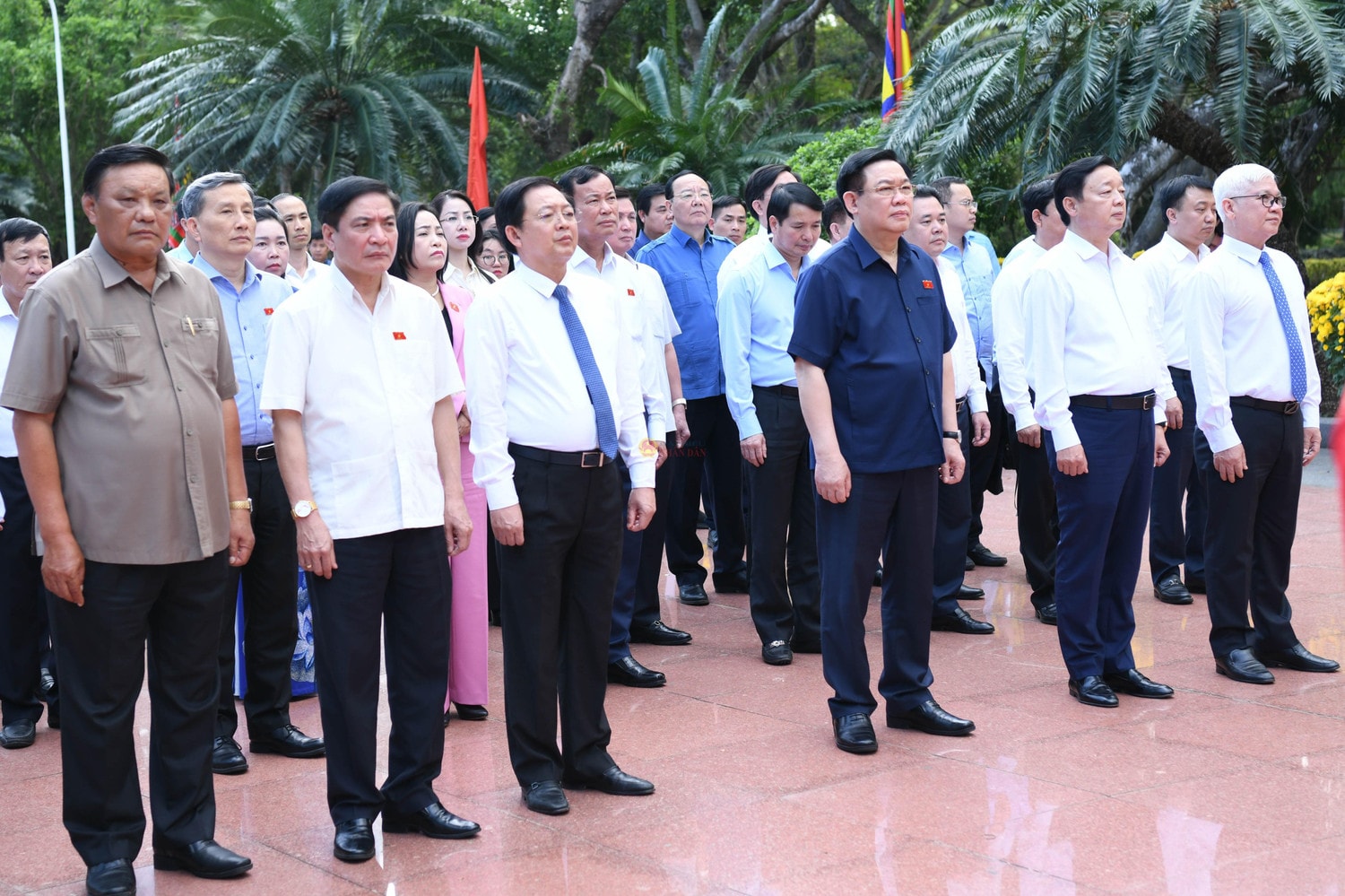 Chủ tịch Quốc hội Vương Đình Huệ cùng Đoàn công tác dâng hoa, dâng hương tại Bảo tàng Quang Trung. Ảnh: Lâm Hiển Chủ tịch Quốc hội Vương Đình Huệ làm việc với Ban Thường vụ Tỉnh ủy Bình Định -0