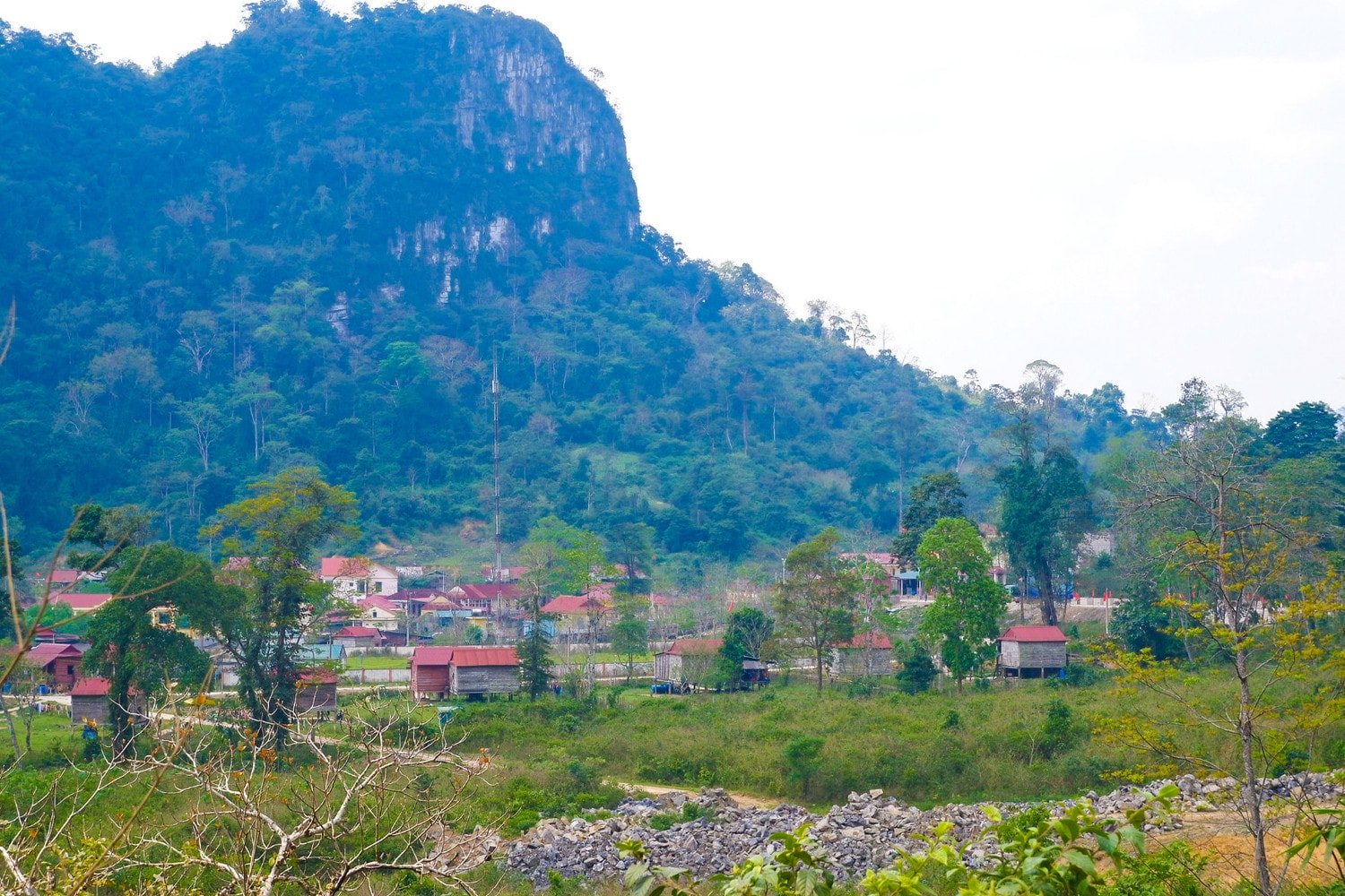 Bản làng giữa vùng lõi di sản. Ảnh: Khánh Trinh
