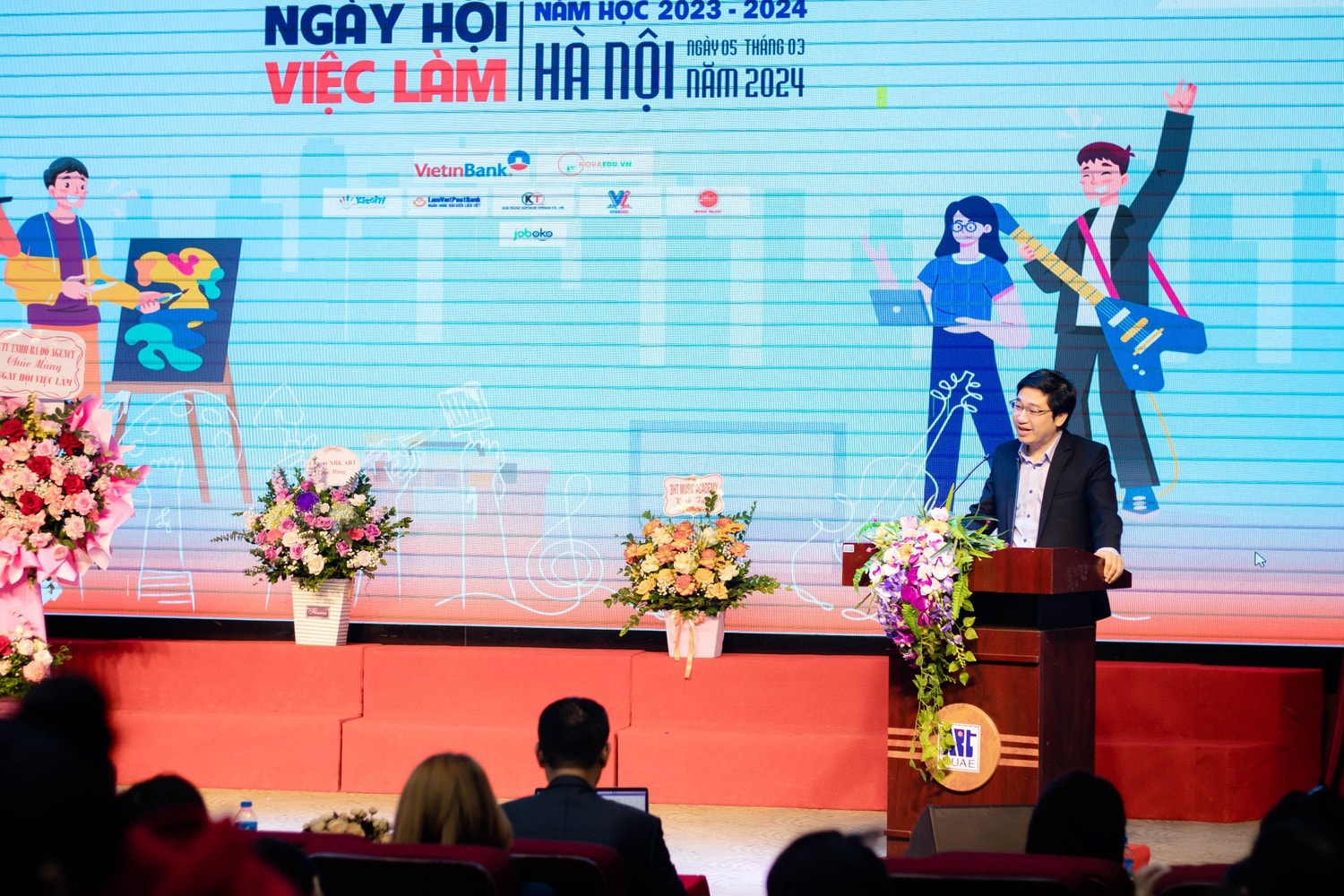 Hàng nghìn sinh viên hào hứng tham dự “Ngày hội việc làm” tại Trường Đại học Sư phạm Nghệ thuật Trung ương -0