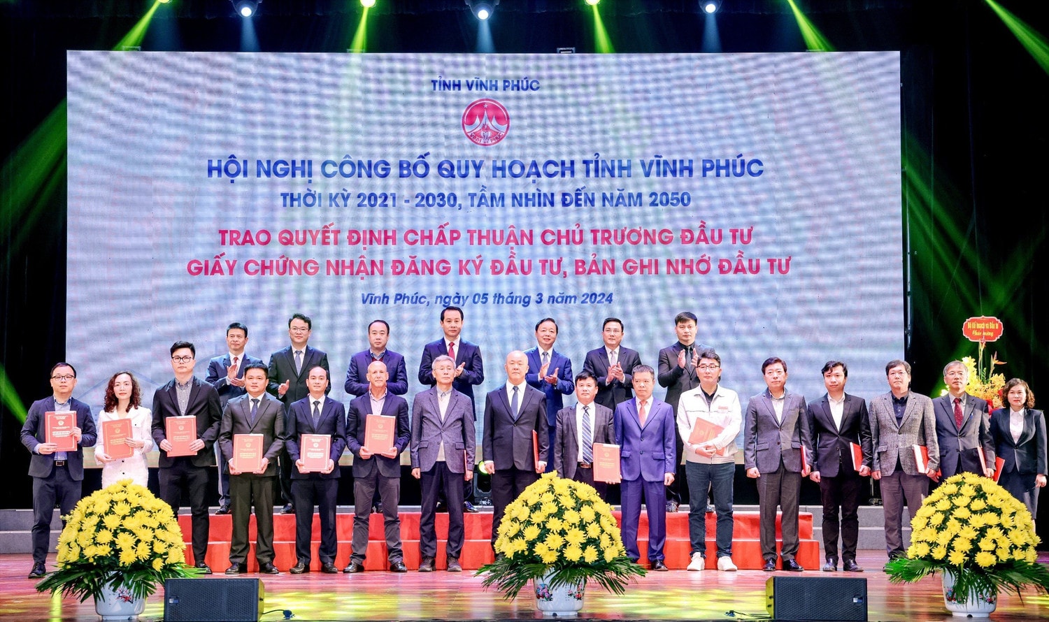 Phó Thủ tướng Trần Hồng Hà cùng các đại biểu chứng kiến Lễ trao chủ trương đầu tư, Giấy chứng nhận đăng ký đầu tư, biên bản ghi nhớ thỏa thuận hợp tác nghiên cứu dự án cho các nhà đầu tư, doanh nghiệp trên địa bàn tỉnh Công bố Quy hoạch tỉnh thời kỳ 2021 - 2030, tầm nhìn đến năm 2050 -0
