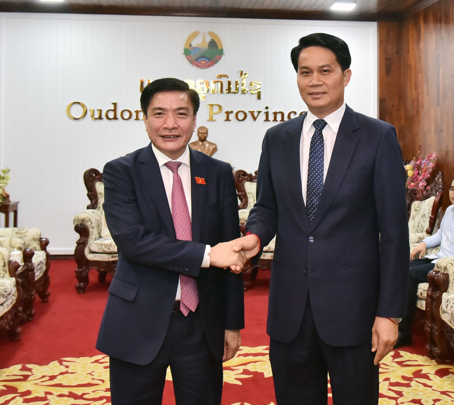Tổng Thư ký Quốc hội, Chủ nhiệm Văn phòng Quốc hội Bùi Văn Cường gặp Bí thư Tỉnh ủy, Chủ tịch tỉnh Oudomxay, Lào -0
