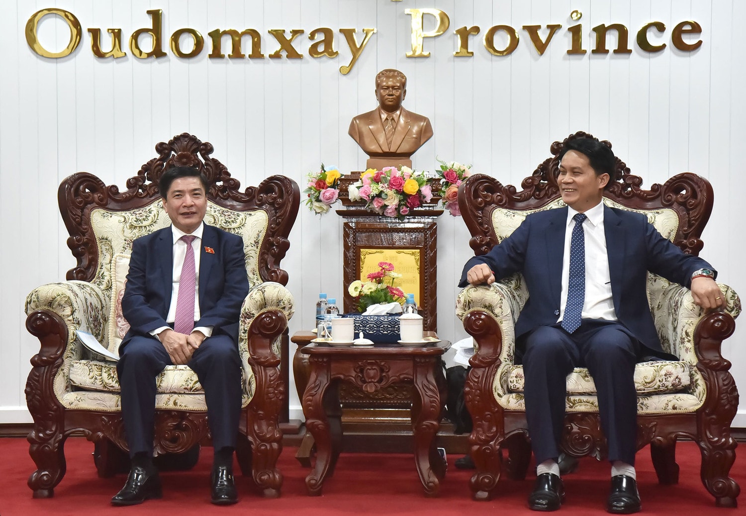 Tổng Thư ký Quốc hội, Chủ nhiệm Văn phòng Quốc hội Bùi Văn Cường gặp Bí thư Tỉnh ủy, Chủ tịch tỉnh Oudomxay, Lào -0