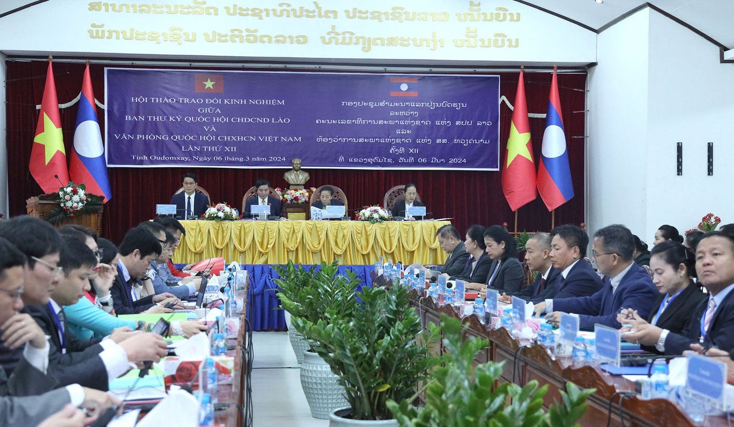 Hội thảo trao đổi kinh nghiệm công tác giữa Ban Thư ký Quốc hội Lào và Văn phòng Quốc hội Việt Nam lần thứ XII -0