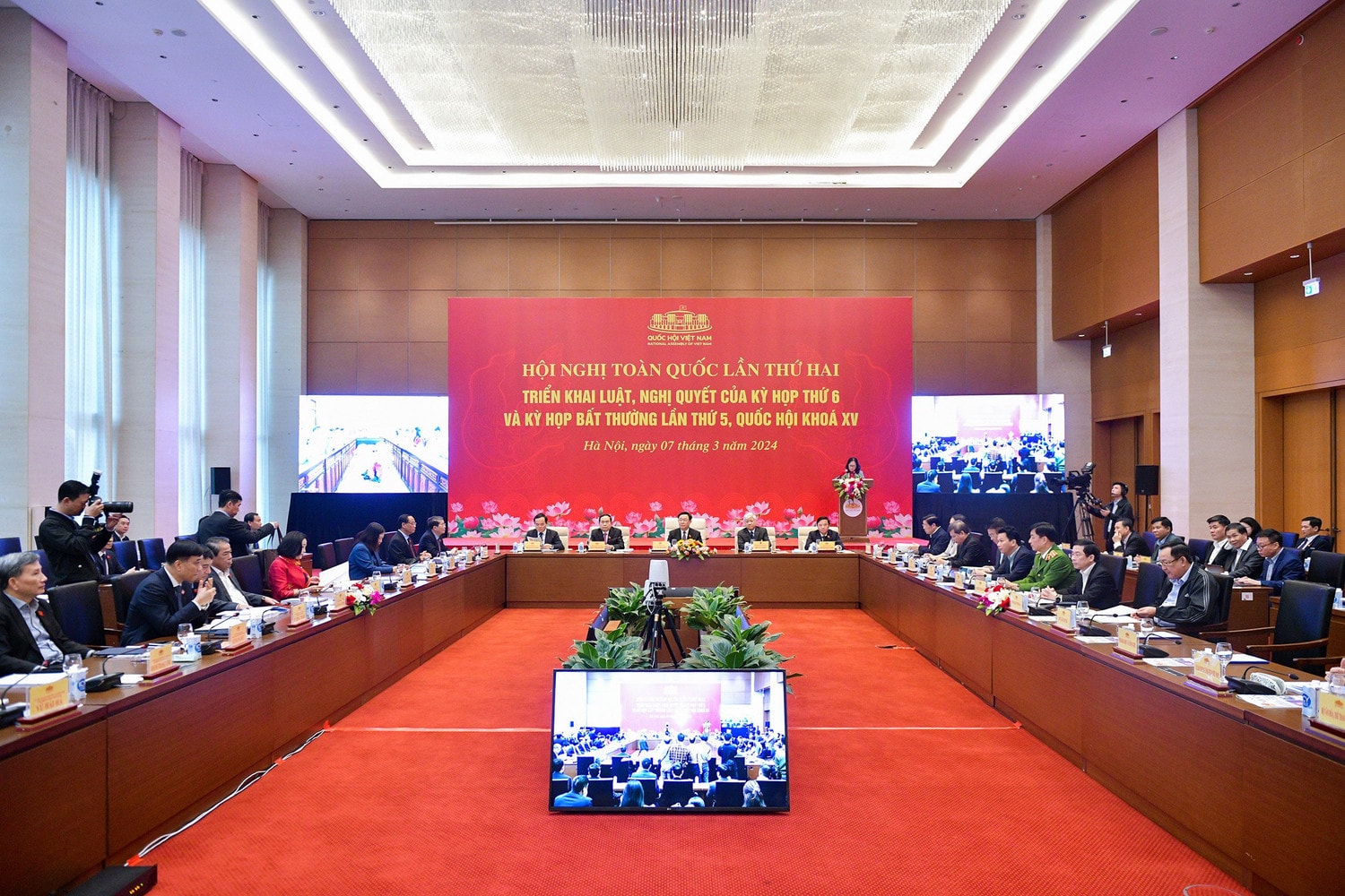 Khẩn trương rà soát, đề xuất danh mục các văn bản hướng dẫn thi hành Luật Các tổ chức tín dụng
