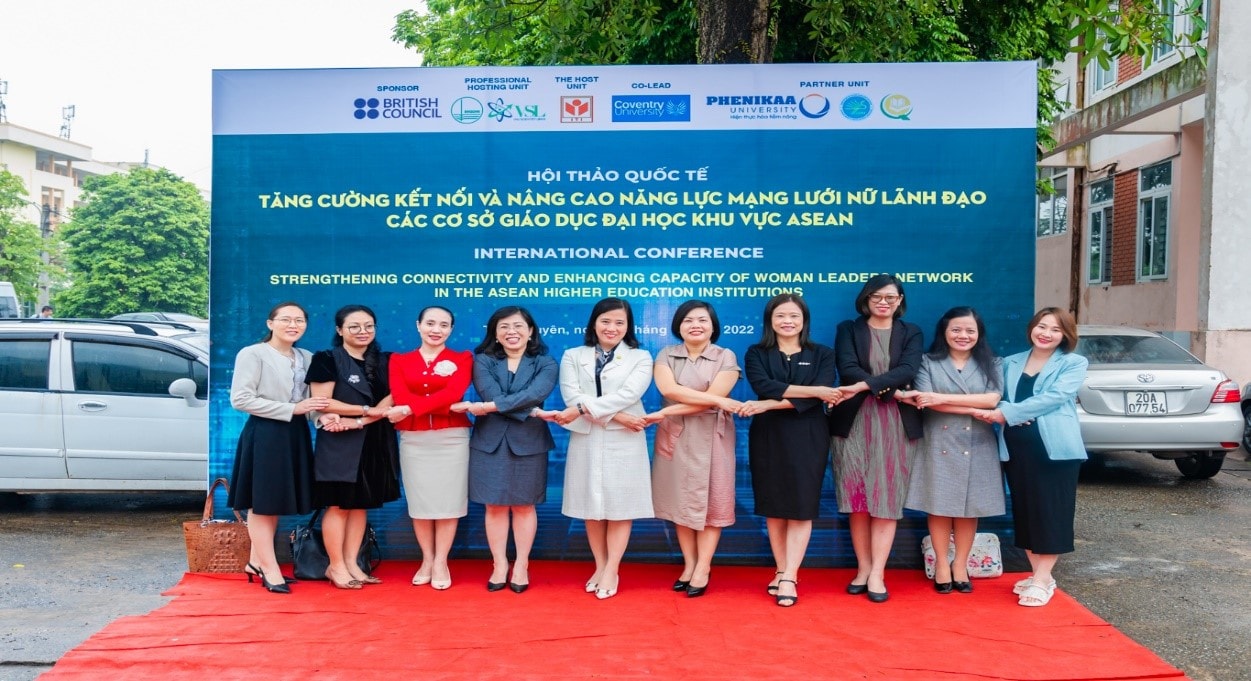 Nữ lãnh đạo trong các cơ sở giáo dục đại học tham gia một hội thảo quốc tế trong khuôn khổ dự án - Ảnh: TUEBA 