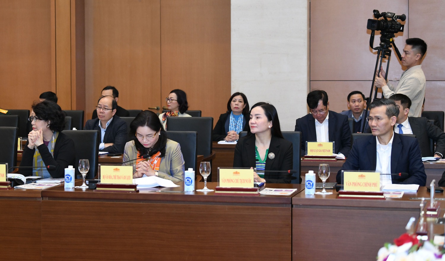 Các đại biểu dự Hội nghị. Ảnh: Hồ Long Gắn kết chặt chẽ giữa xây dựng pháp luật với tổ chức thi hành pháp luật, bảo đảm pháp luật được thực hiện công bằng, nghiêm minh, nhất quán, kịp thời, hiệu lực, hiệu quả