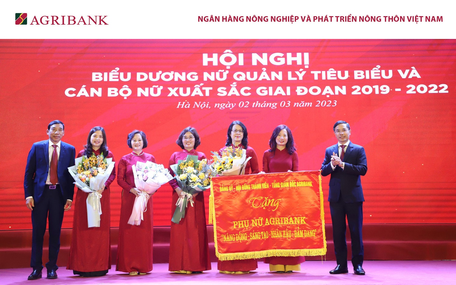Tỏa sáng phẩm chất Phụ nữ Agribank: “Năng động - Sáng tạo - Nhân hậu- Đảm đang”
