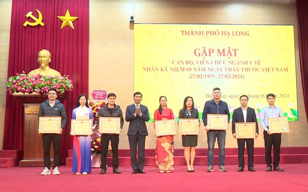 Nữ sinh lớp 8 ngã từ tầng 4 của trường học xuống nền cứng đã phục hồi 
