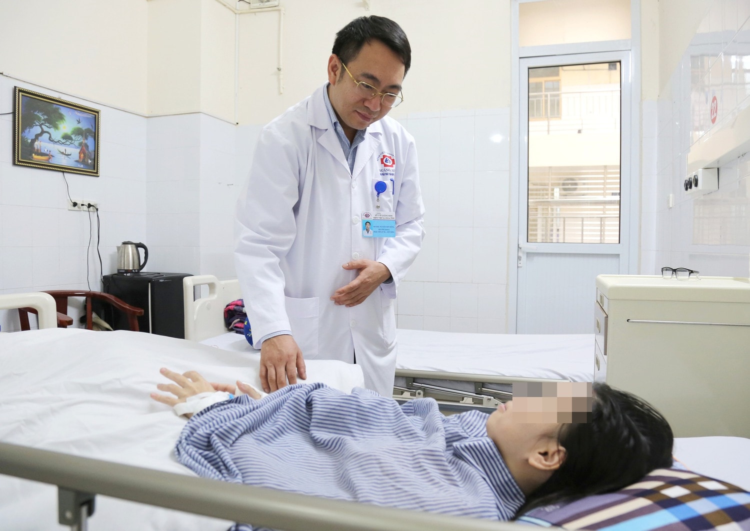 Nữ sinh lớp 8 ngã từ tầng 4 của trường học xuống nền cứng đã phục hồi 