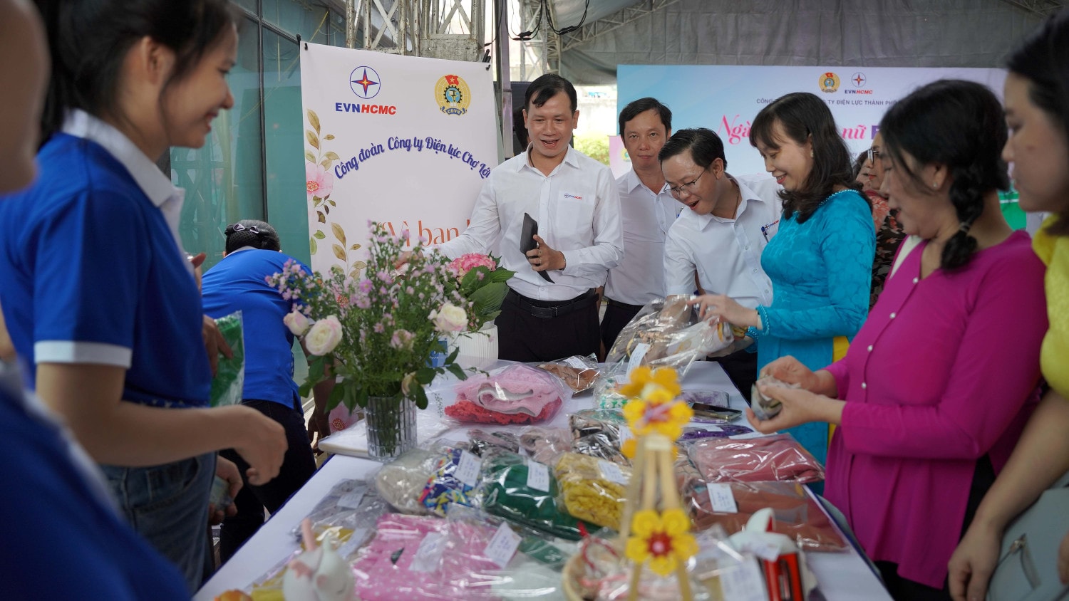 Sôi nổi Ngày hội Phụ nữ EVNHCMC -0