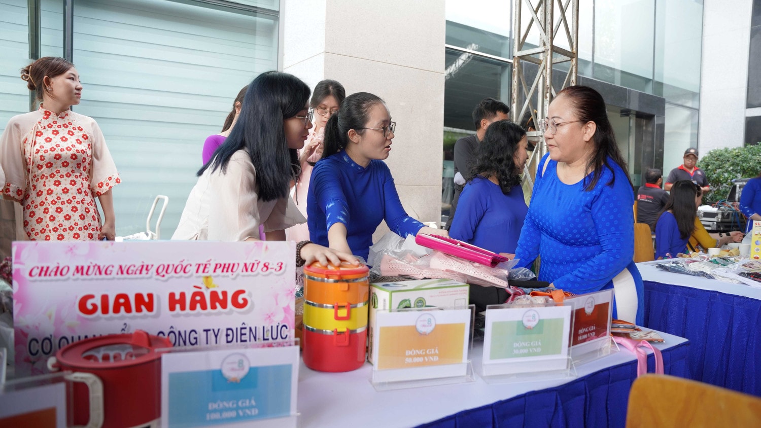 Sôi nổi Ngày hội Phụ nữ EVNHCMC -3