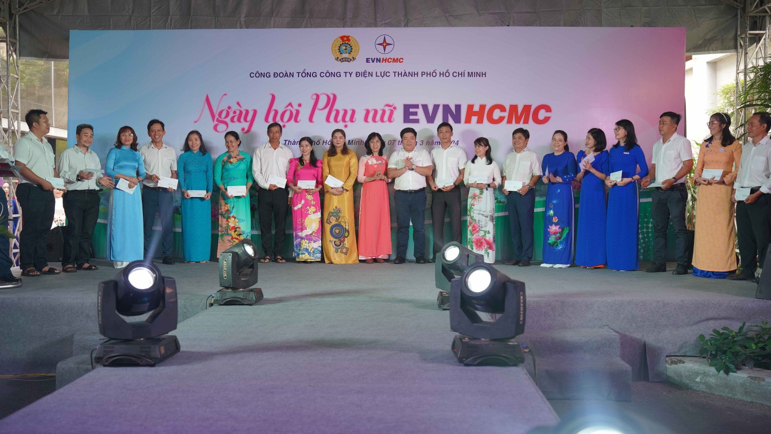 Sôi nổi Ngày hội Phụ nữ EVNHCMC -1