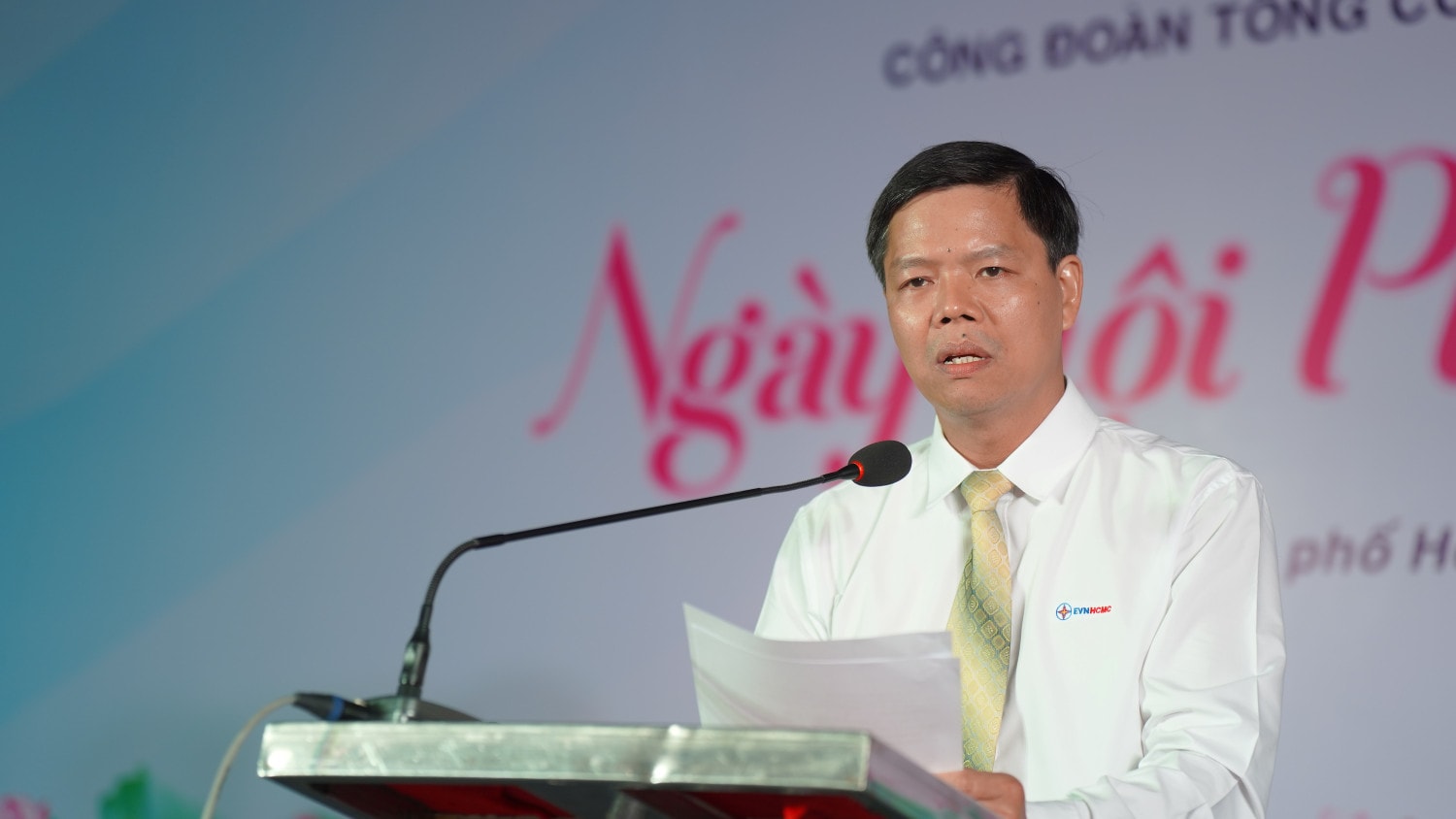 Chủ tịch Công Đoàn EVNHCMC Lê Văn Minh phát biểu khai mạc và phát động “Tuần lễ Áo dài năm 2024” Sôi nổi Ngày hội Phụ nữ EVNHCMC -0