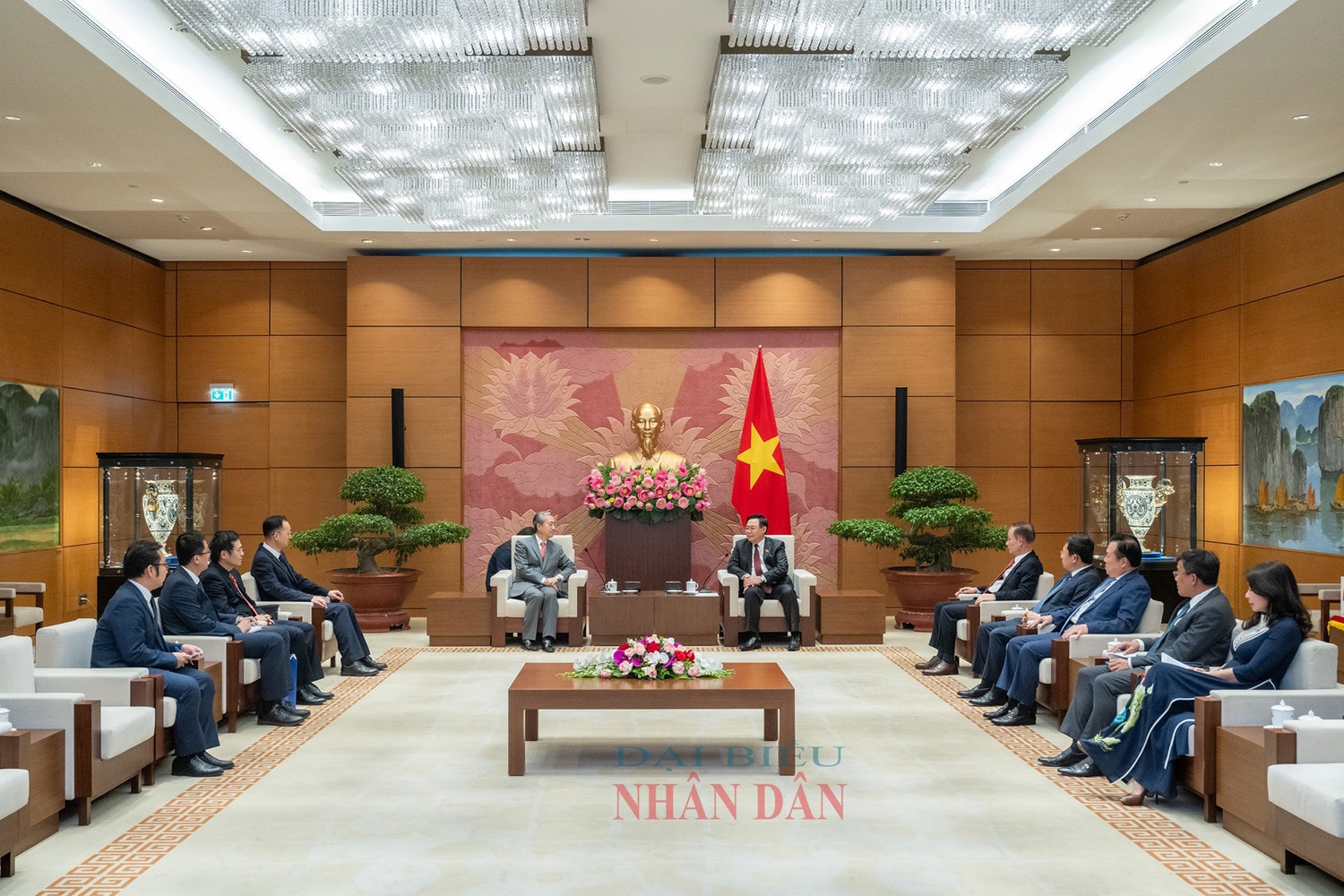 Chủ tịch Quốc hội Vương Đình Huệ tiếp Đại sứ Trung Quốc tại Việt Nam Hùng Ba -0