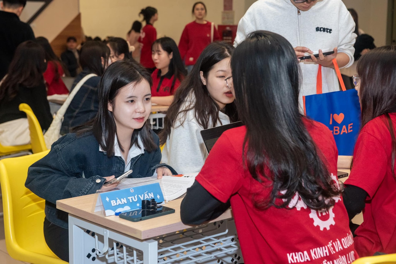 Gần 6.500 học sinh THPT hào hứng trải nghiệm “Một ngày là sinh viên Kinh tế Quốc dân