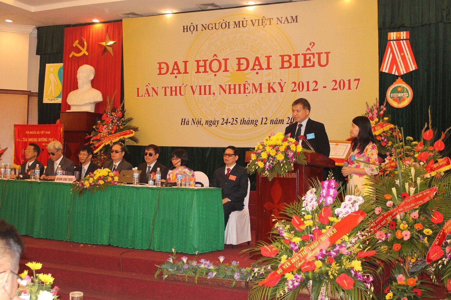 Nhớ về chính trị gia - nhà hoạt động xã hội khiếm thị xuất sắc của Thái Lan -0