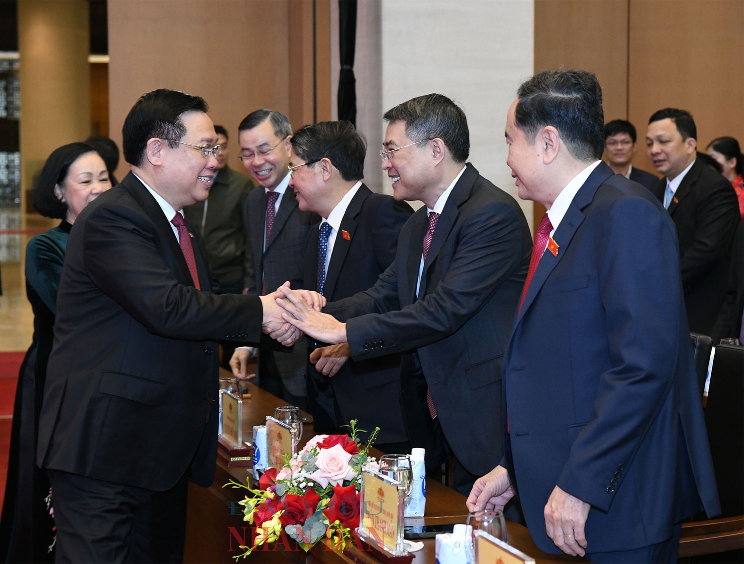 Lễ trao Huy hiệu 40 năm tuổi Đảng tặng Chủ tịch Quốc hội Vương Đình Huệ -0
