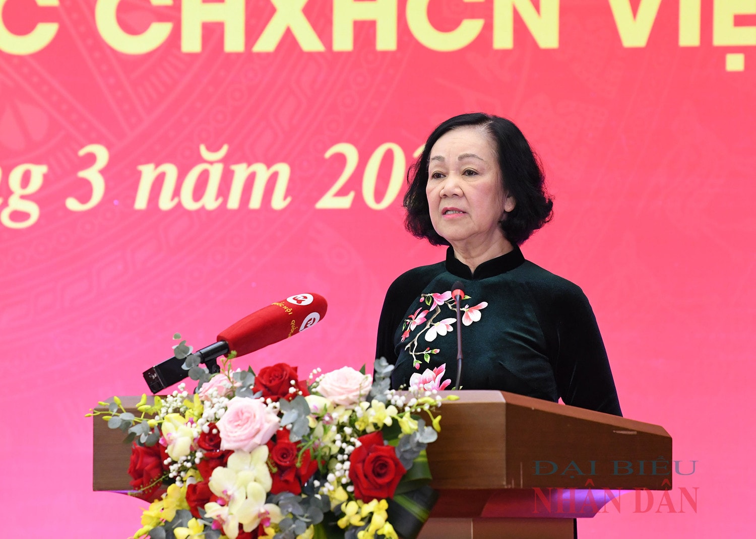 Lễ trao Huy hiệu 40 năm tuổi Đảng tặng Chủ tịch Quốc hội Vương Đình Huệ -0