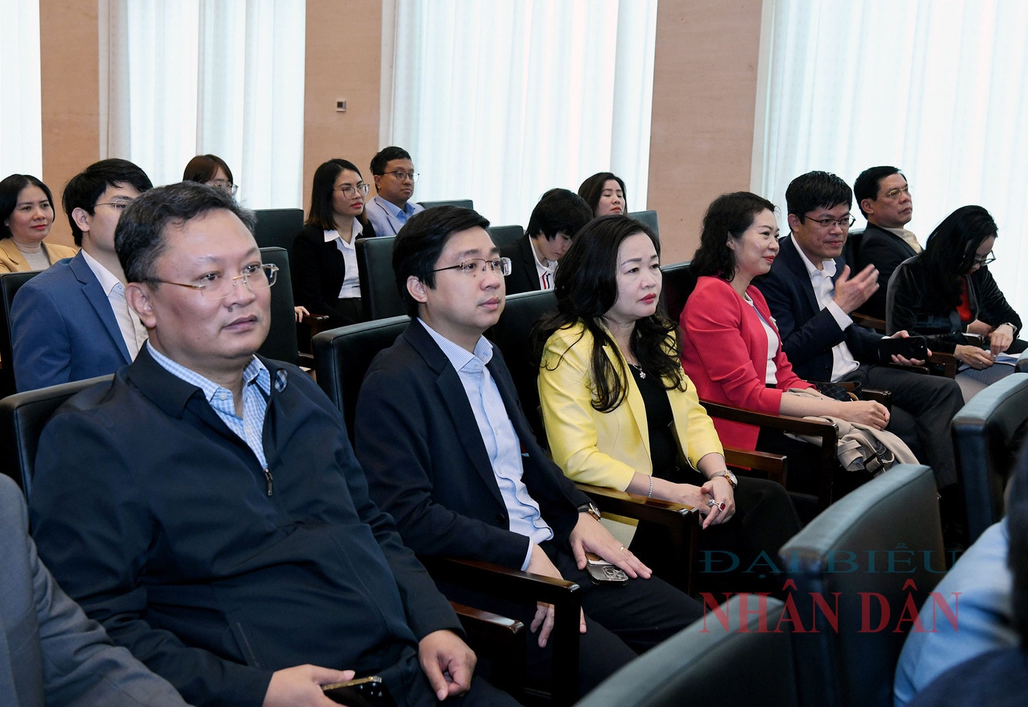 Lễ trao Huy hiệu 40 năm tuổi Đảng tặng Chủ tịch Quốc hội Vương Đình Huệ -0