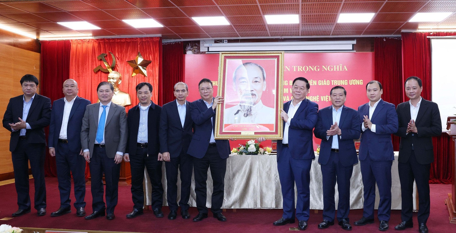 Trưởng Ban Tuyên giáo Trung ương Nguyễn Trọng Nghĩa làm việc với Viện Hàn lâm Khoa học và Công nghệ Việt Nam -0