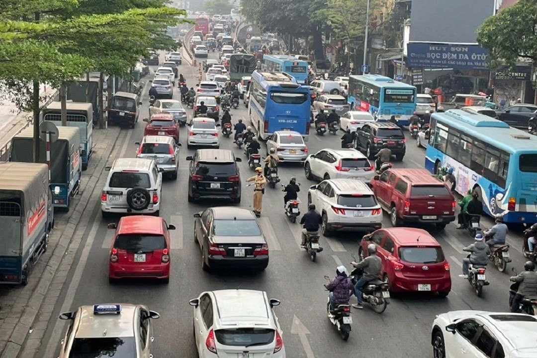 Hà Nội tăng cường xử lý vi phạm trên cầu dẫn vào nội đô -0