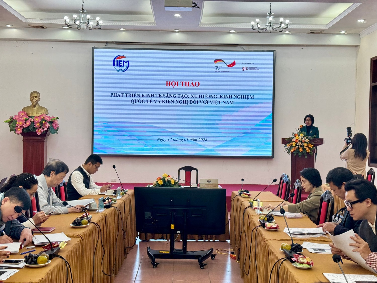Quang cảnh hội thảo. Ảnh CIEM