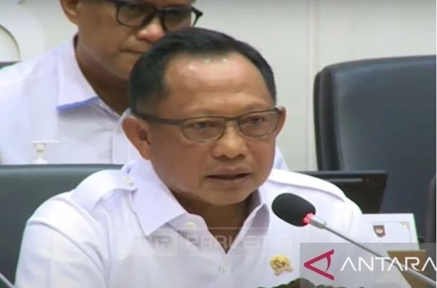 Screenshot of Home Affairs Minister Tito Karnavian presenting his remarks at the working meeting with the House of Representatives (DPR RI) Legislative Body in Jakarta on March 13, 2024. (Source: ANTARA/Melalusa Susthira K/nbl) Indonesia firm on election of future Jakarta governors: official -0