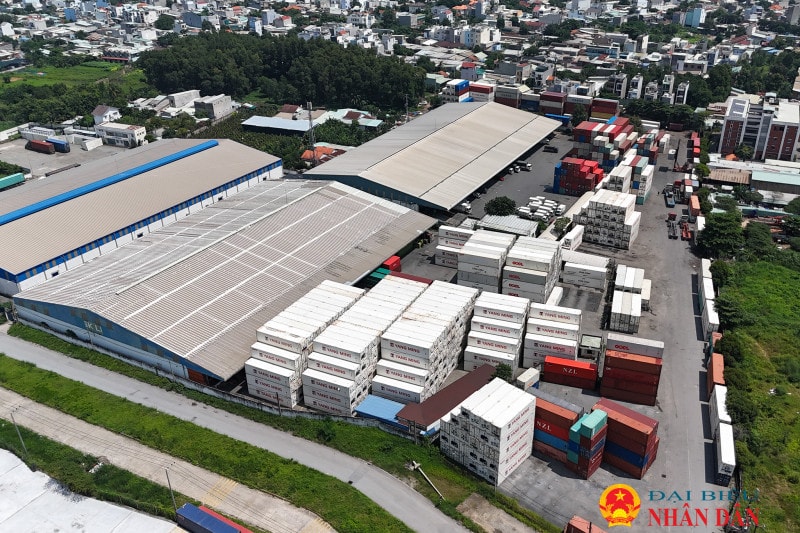 SSC đang khai thác 2 kho bãi CFS tại Trung tâm kho vận Linh Xuân, sau khi xây dựng vào năm 2003-2004, cả 2 kho này đều không có giấy chứng nhận tài sản trên đất. Ảnh: Quân Đỗ.