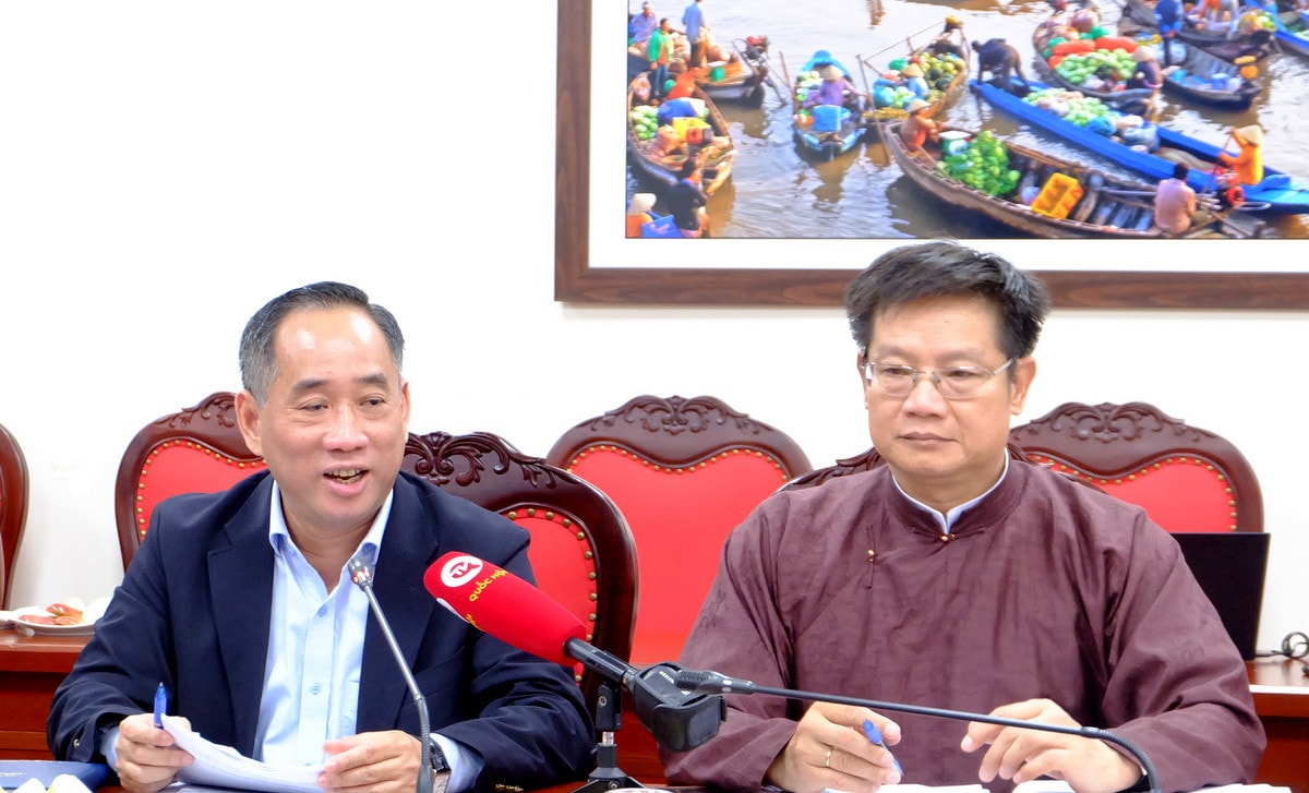 Theo Giám đốc Bảo tàng Mỹ thuật Việt Nam Nguyễn Anh Minh (trái), bảo tàng số là xu hướng của thế giới nên cần có quy định phù hợp trong Luật Di sản văn hóa (sửa đổi) Theo Giám đốc Bảo tàng Mỹ thuật Việt Nam Nguyễn Anh Minh (trái), bảo tàng số là xu hướng của thế giới nên cần có quy định phù hợp trong Luật Di sản văn hóa (sửa đổi)