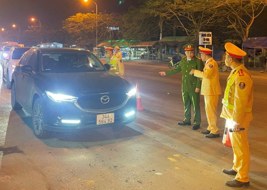 Hải Phòng: Xử lý các vi phạm hành lang ATGT trên tuyến QL 5 và QL 10 -0