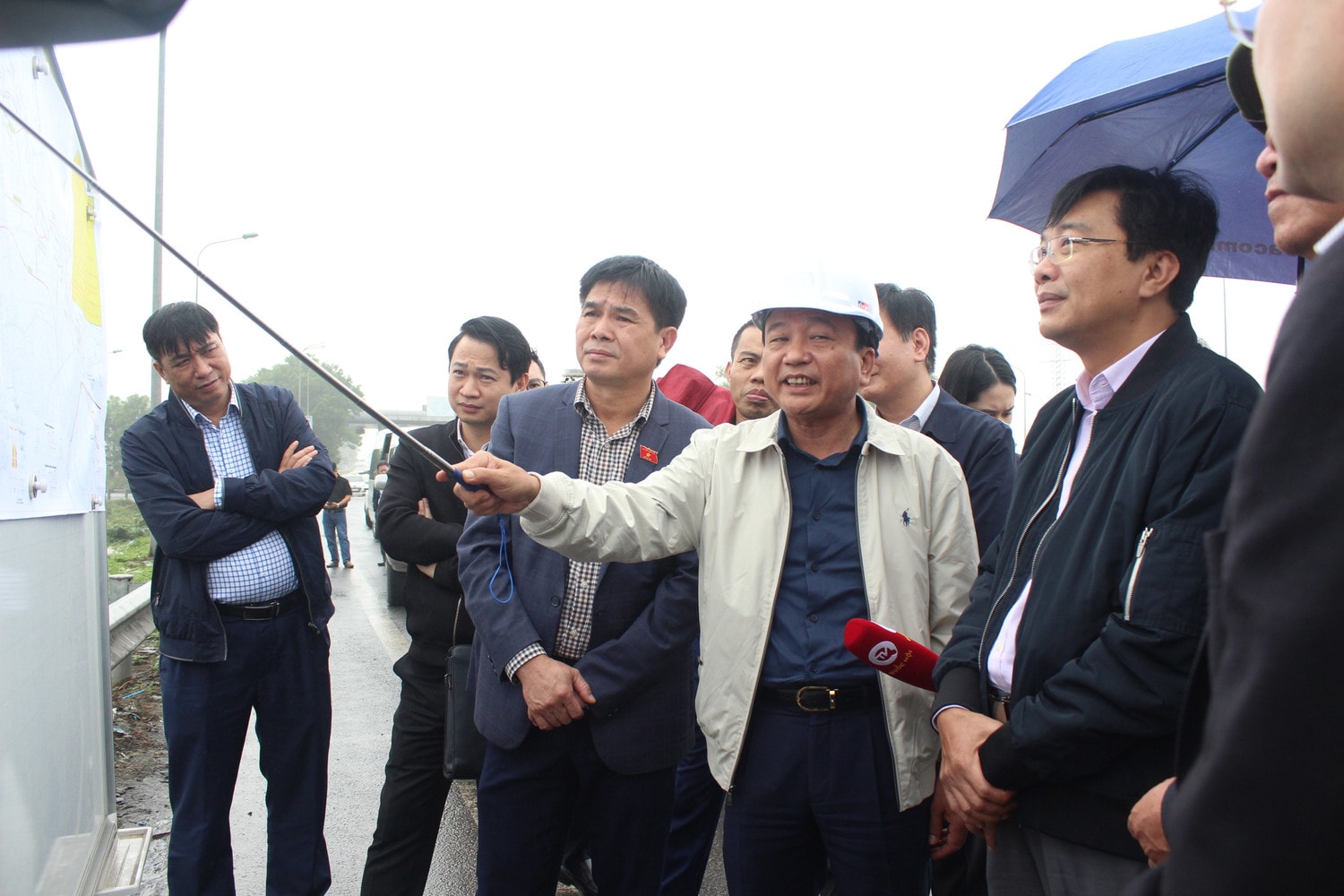 Đoàn giám sát nghe báo cáo thực tế khai thác cao tốc Cao Bồ - Mai Sơn Đoàn giám sát của Quốc hội khảo sát việc thực hiện dự án cao tốc Cao Bồ - Mai Sơn -0