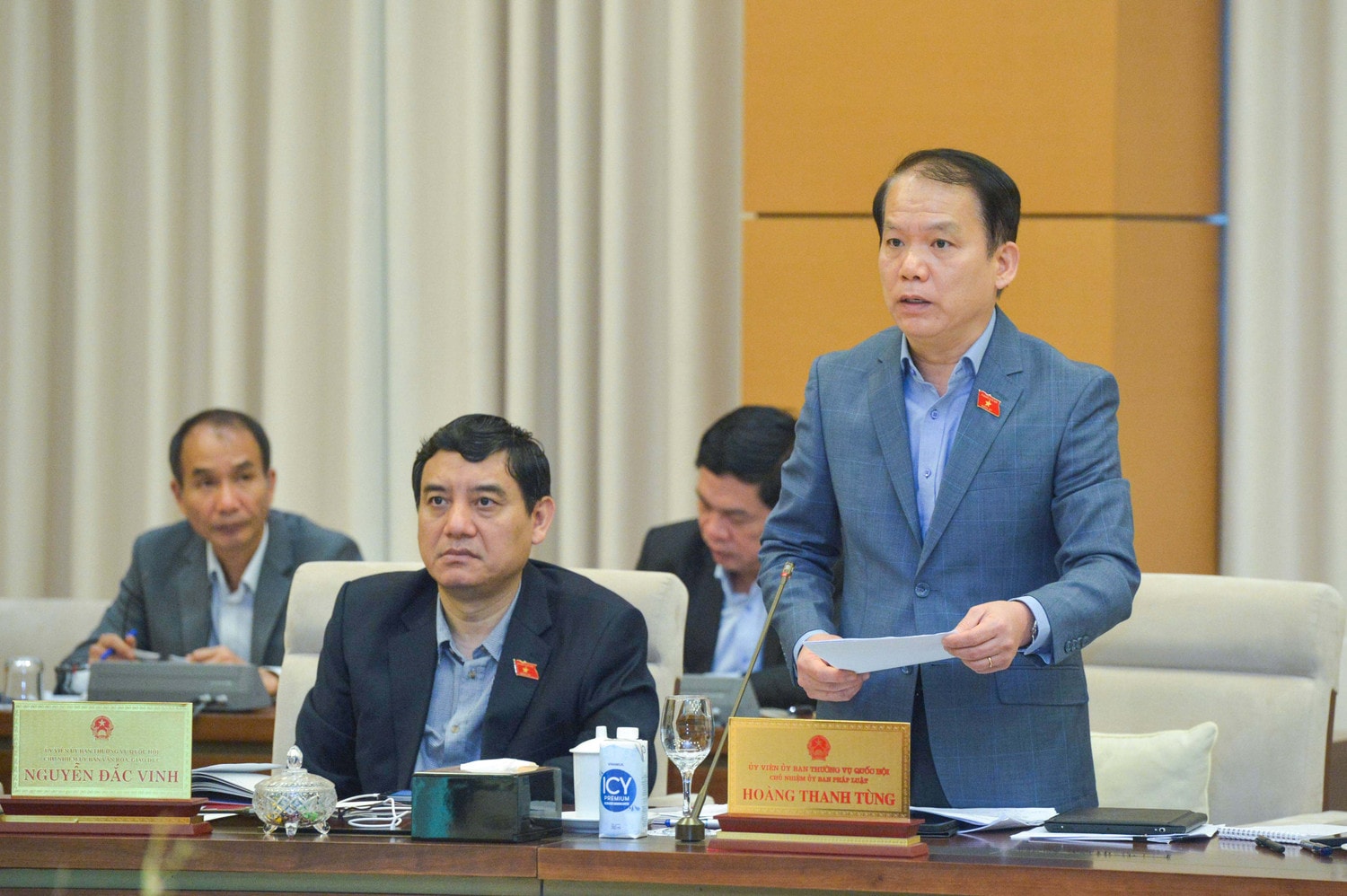 Có nên luật hoá quy định đấu giá biển số xe? -0