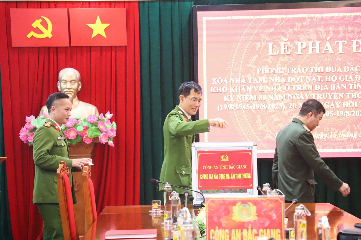Công an tỉnh Bắc Giang đăng ký hỗ trợ hơn 3.500 ngày công và 1,4 tỷ đồng xóa nhà tạm, nhà dột nát -0