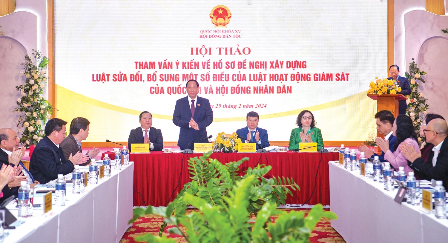 Phó Chủ tịch Quốc hội Trần Quang Phương dự và phát biểu tại hội thảo Ảnh: H.Ngọc