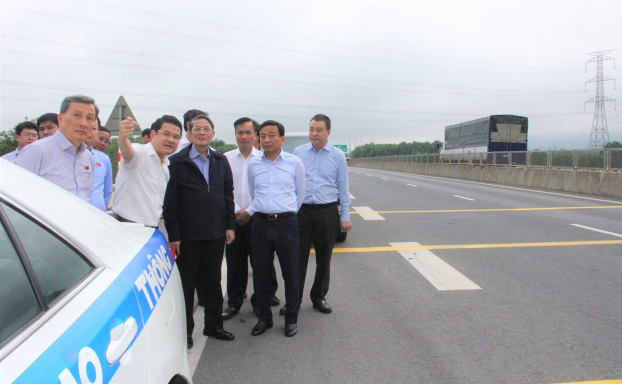 Đoàn giám sát kiểm tra thực địa cao tốc La Sơn - Cam Lộ Phó Chủ tịch Quốc hội Nguyễn Đức Hải khảo sát 3 tuyến cao tốc ở miền Trung