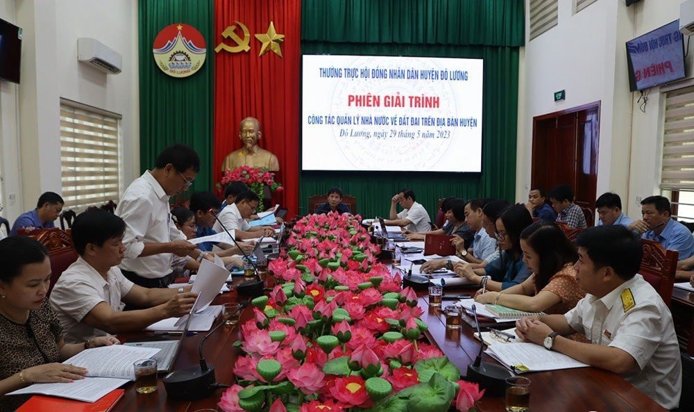 Thường trực HĐND huyện Đô Lương tổ chức phiên giải trình công tác quản lý nhà nước về đất đai trên địa bàn huyện - ẢNH THUÝ HẰNG