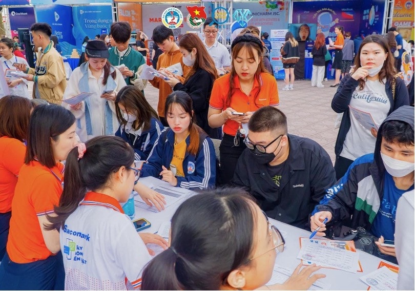NEU Career Week 2024: Đón đầu cơ hội, dẫn lối thành công -0