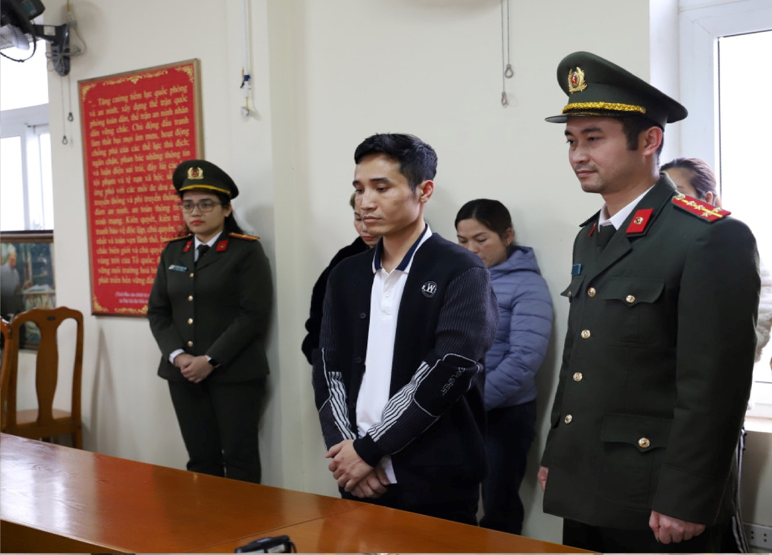 Cơ quan an ninh điều tra tiến hành bắt giữ đối tượng Đỗ Trọng Anh. Ảnh: Công an cung cấp Giám đốc công ty tổ chức cho người khác trốn đi nước ngoài -0