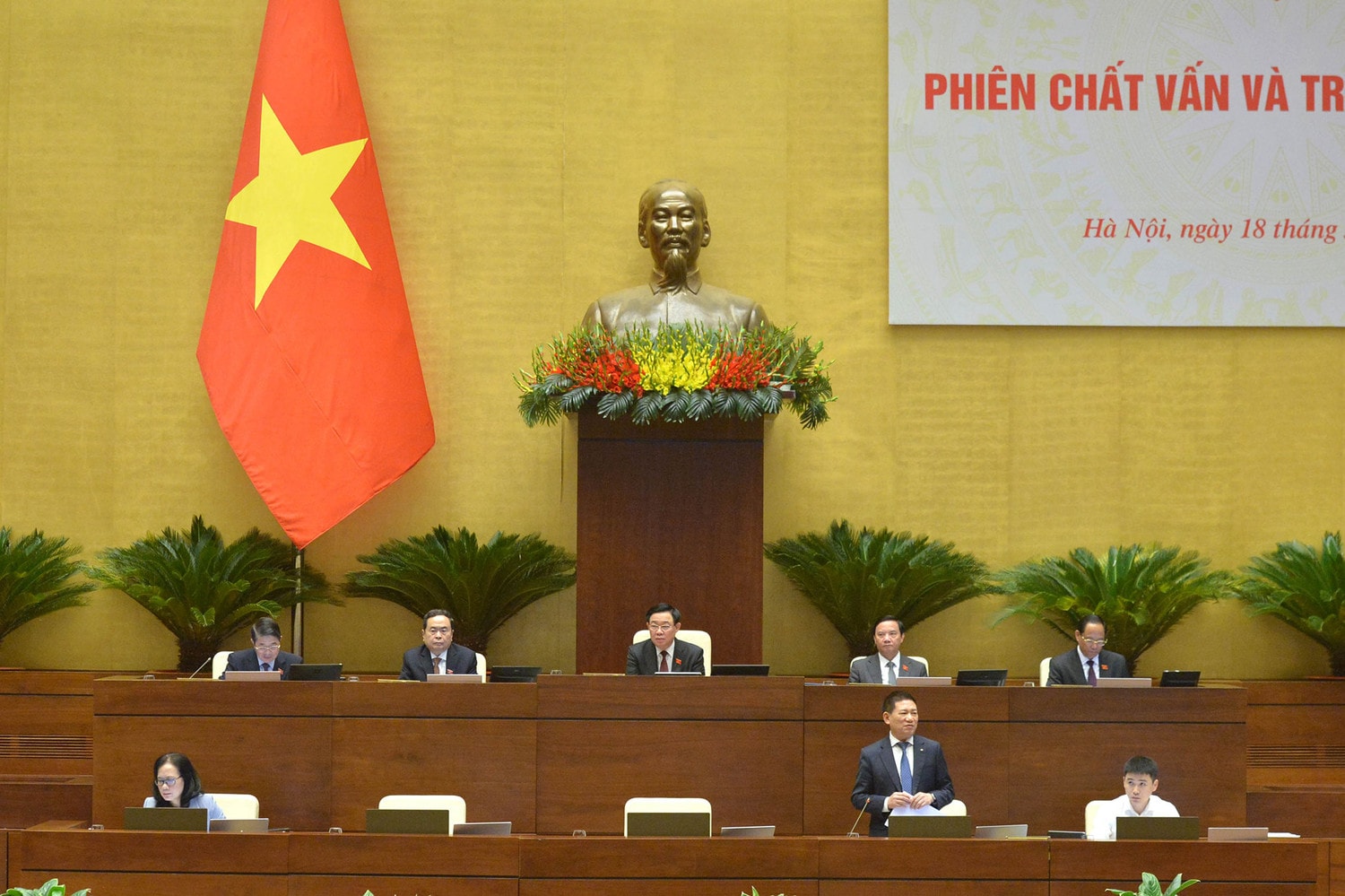 Nghiêm cấm cán bộ bảo hiểm tư vấn sai, tranh giành, lôi kéo khách mua bảo hiểm -0