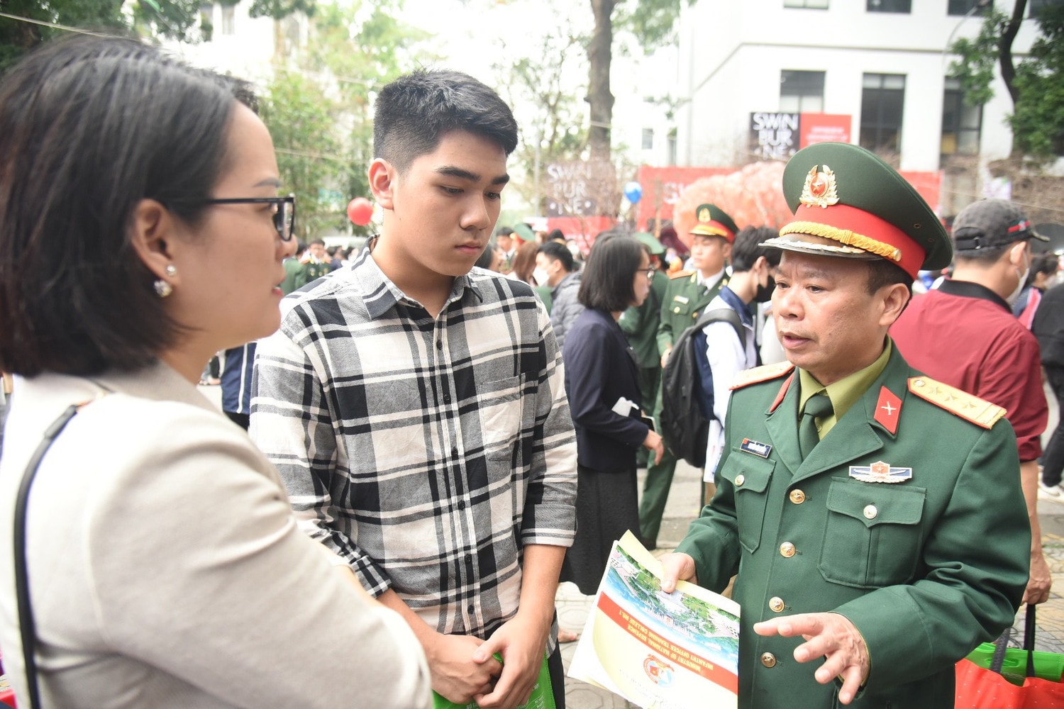 Giải đáp thắc mắc về tuyển sinh nhóm trường quân đội -0
