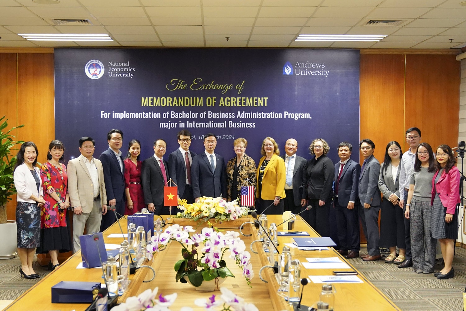 Các đại biểu tham dự buổi lễ Trường Đại học Kinh tế Quốc dân hợp tác đào tạo với Đại học Andrews, Mỹ -0