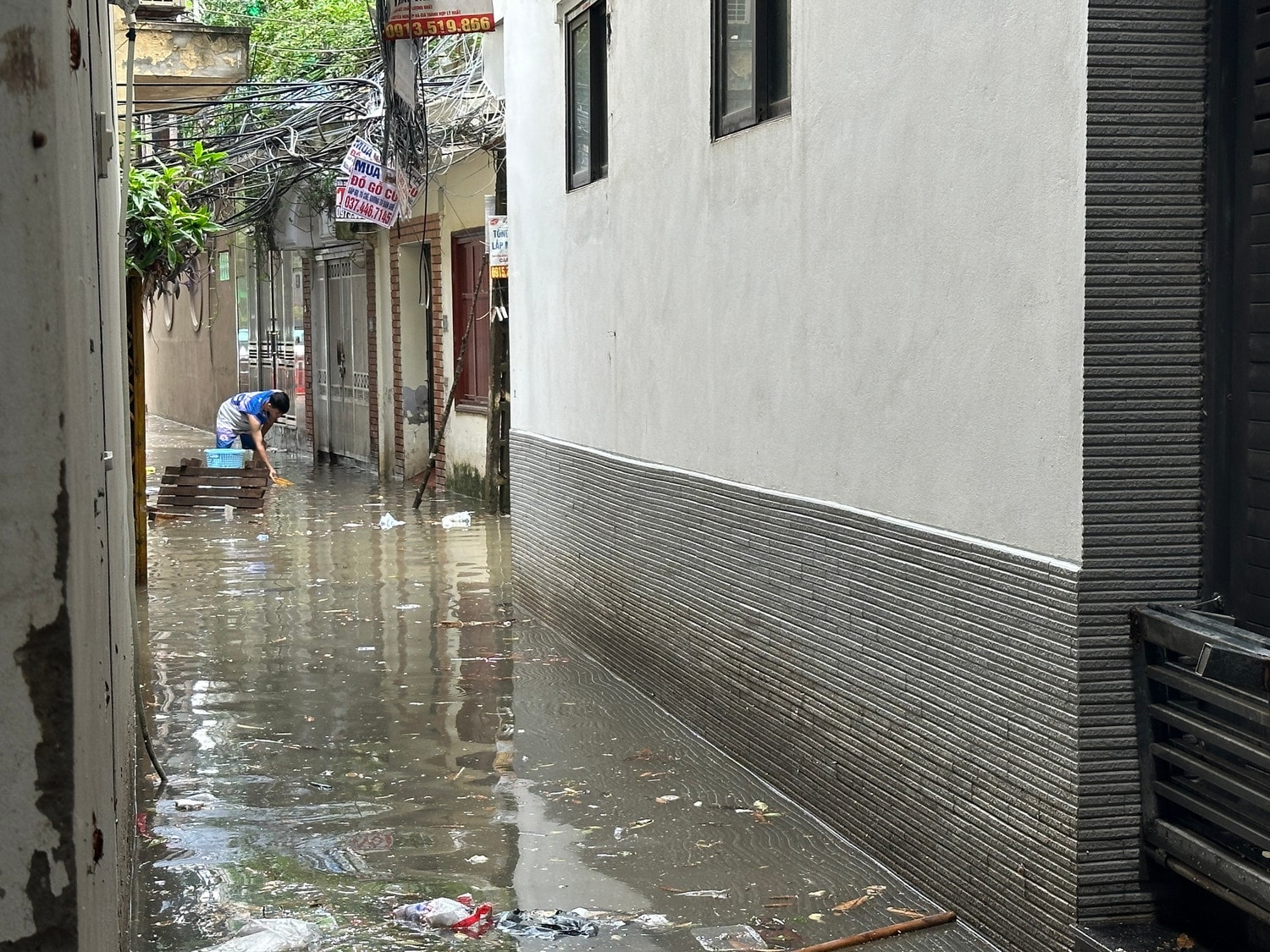 Phường Đội Cấn (Ba Đình): Sau cơn mưa, nước bẩn “bao vây” ngõ dân sinh, trường mẫu giáo -0