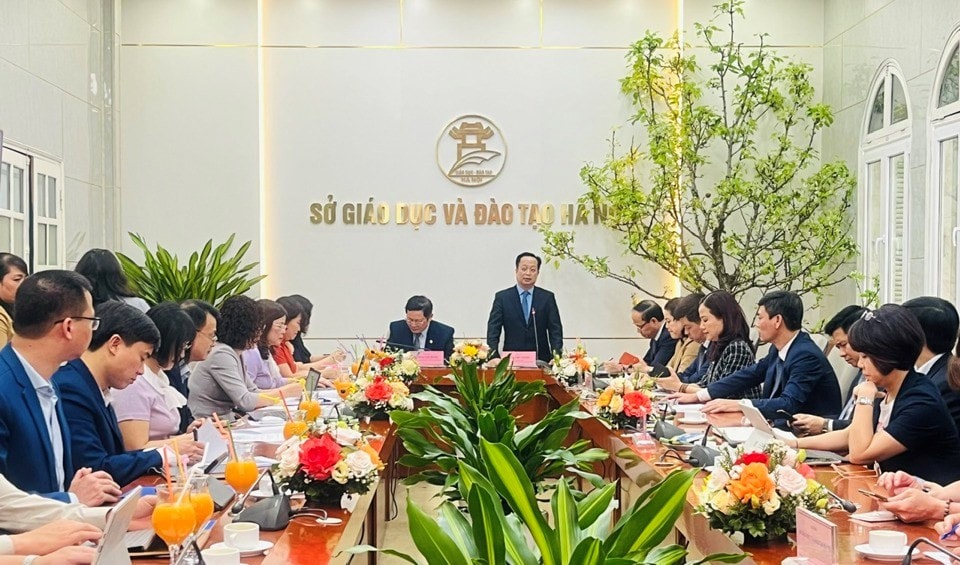 Giáo viên Hà Nội dạy tiếng Anh trực tuyến cho 17 trường của tỉnh Yên Bái -0