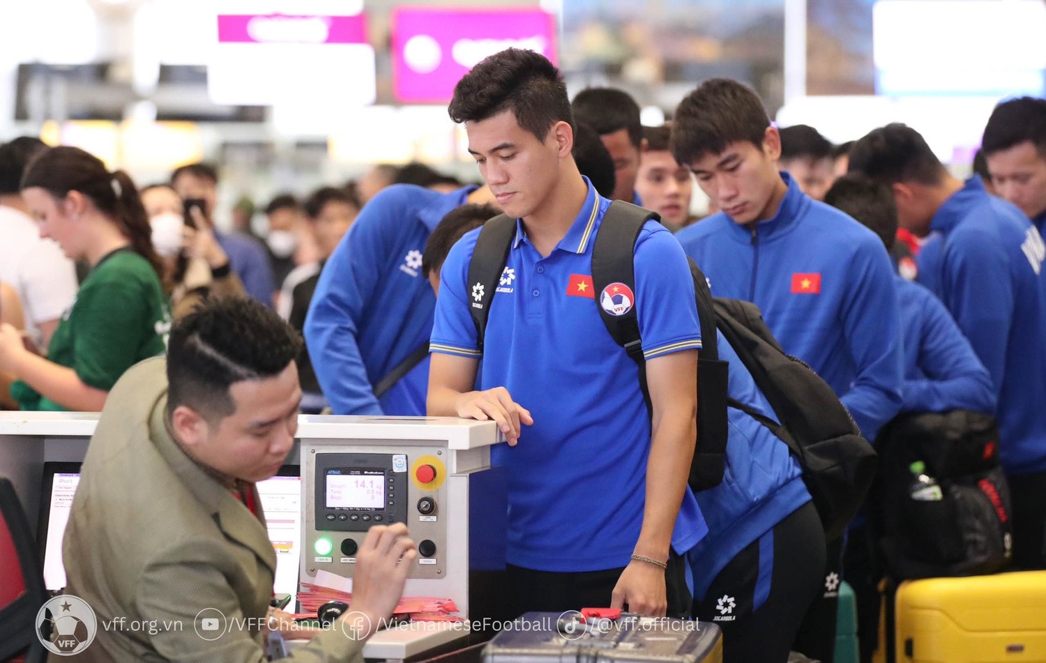 Đội tuyển Việt Nam lên đường sang Indonesia, không có Công Phượng, Duy Mạnh -1