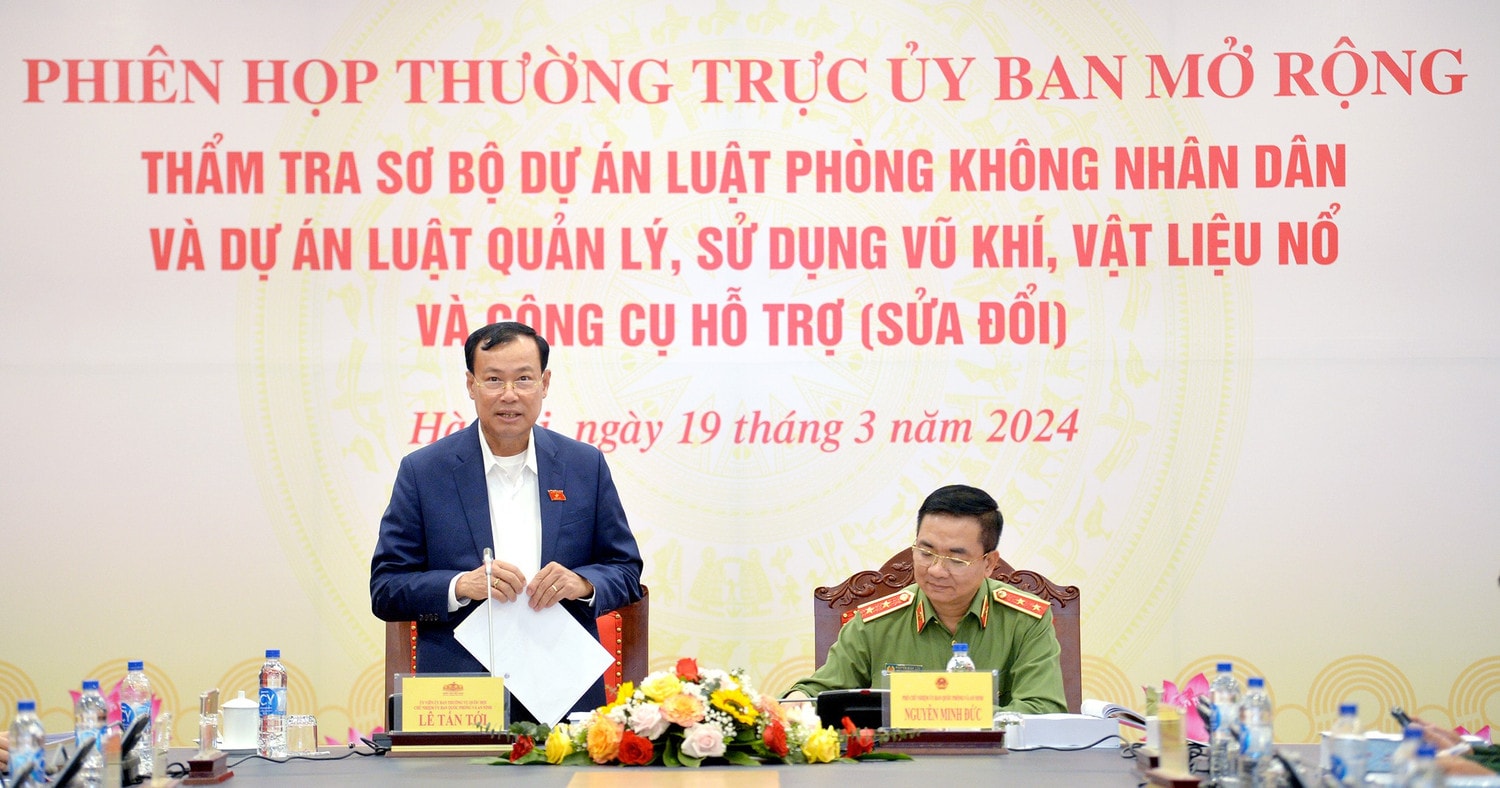 Thường trực Ủy ban Quốc phòng và An ninh thẩm tra sơ bộ dự án Luật Quản lý, sử dụng vũ khí, vật liệu nổ và công cụ hỗ trợ (sửa đổi)