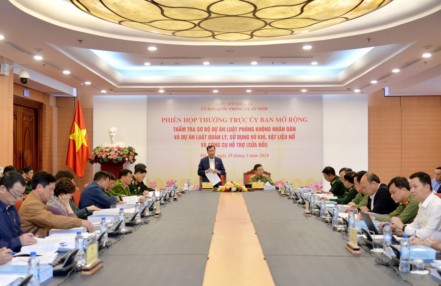 Thường trực Ủy ban Quốc phòng và An ninh thẩm tra sơ bộ dự án Luật Quản lý, sử dụng vũ khí, vật liệu nổ và công cụ hỗ trợ (sửa đổi)