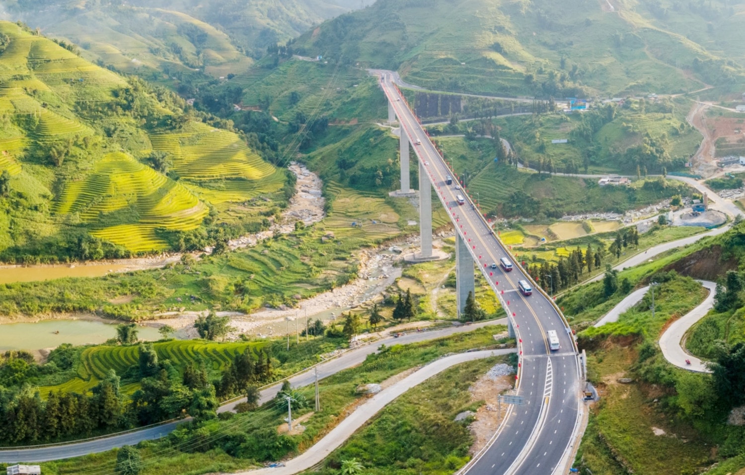Tạm dừng thu phí đường nối cao tốc Nội Bài - Lào Cai đến Sa Pa -0