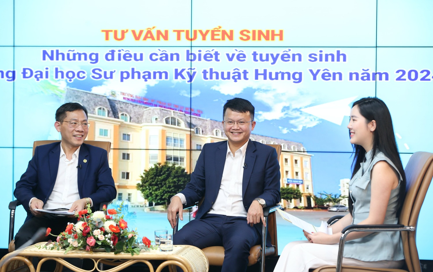 PGS.TS Chu Văn Tuấn, Phó Hiệu trưởng Trường Đại học Sư phạm Kỹ thuật Hưng Yên cùng ông Nguyễn Xuân Trường tham dự chương trình Tư vấn tuyển sinh của Báo Đại biểu Nhân dân (Ảnh: Đức Hiệp) Điều thí sinh cần lưu ý khi đăng ký xét tuyển vào Trường Đại học Sư phạm Kỹ thuật Hưng Yên năm 2024 -0